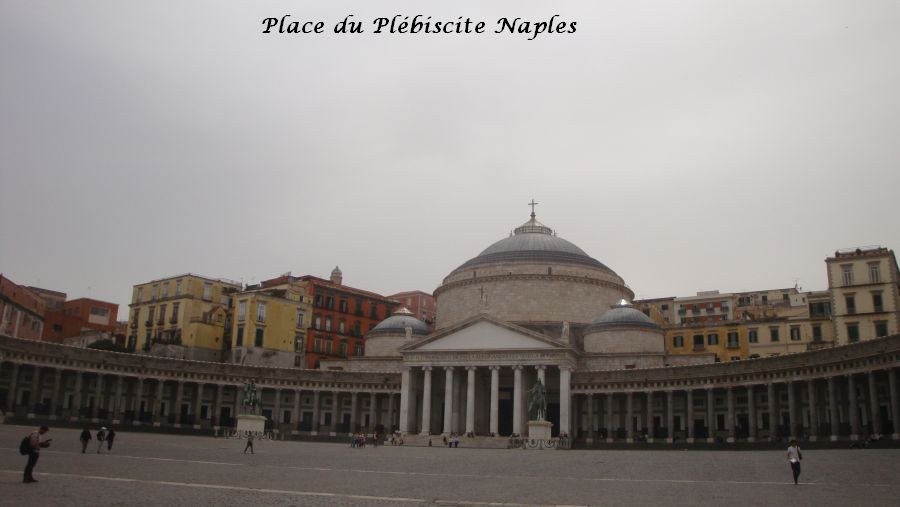 03 Naples place du Plébiscite