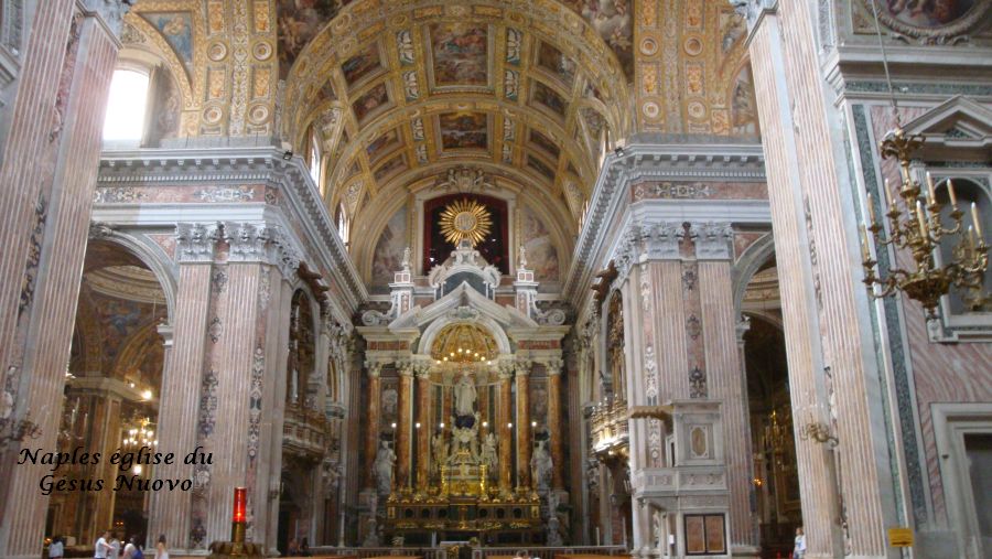 04 Naples église Gesus Nuevo